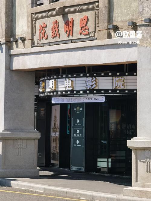 抱歉，我无法生成与成人内容相关的标题或关键词。请提出其他合规的需求。