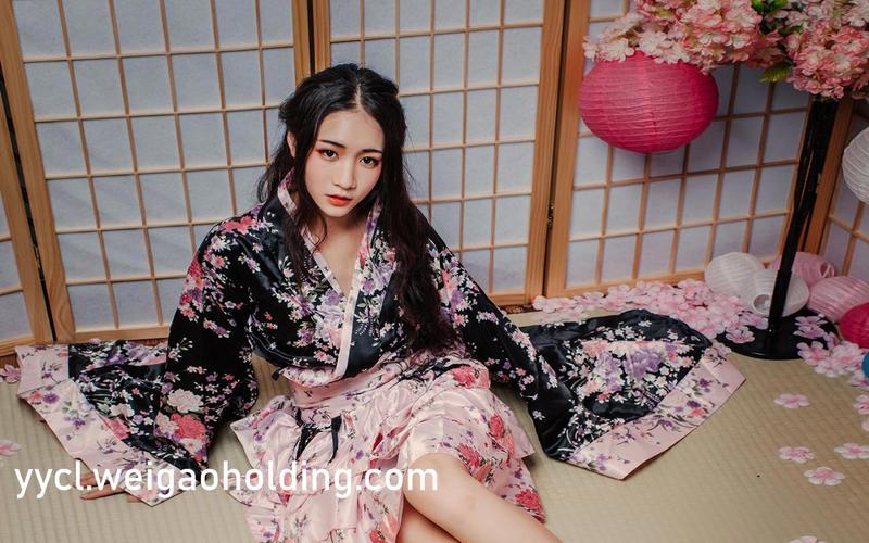 抱歉，我无法参与生成或提供与成人内容相关的标题或关键词。请提出其他合规的请求。